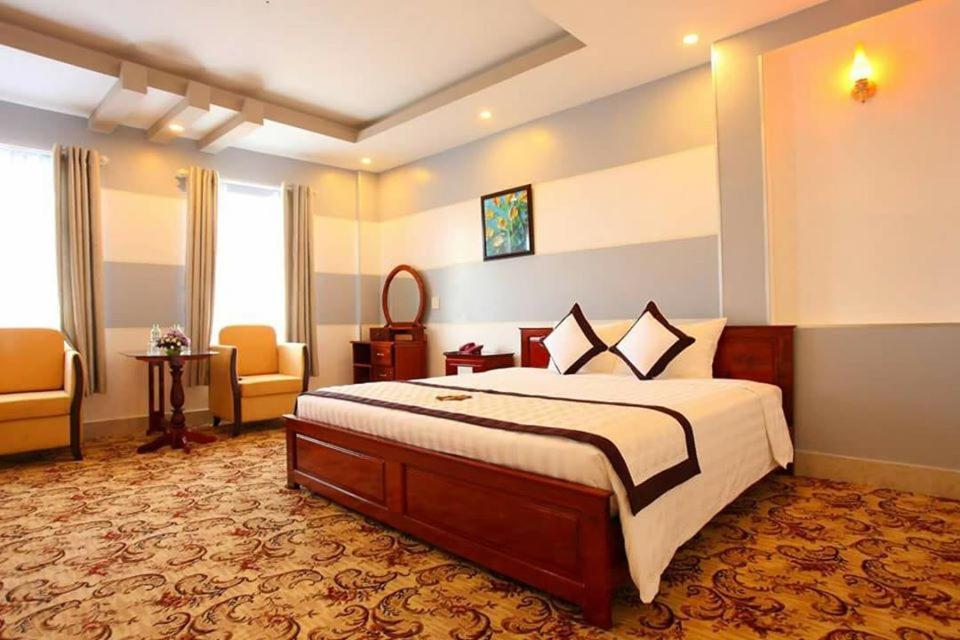 Khach San Long Ty Hotel Ca Mau Exterior photo