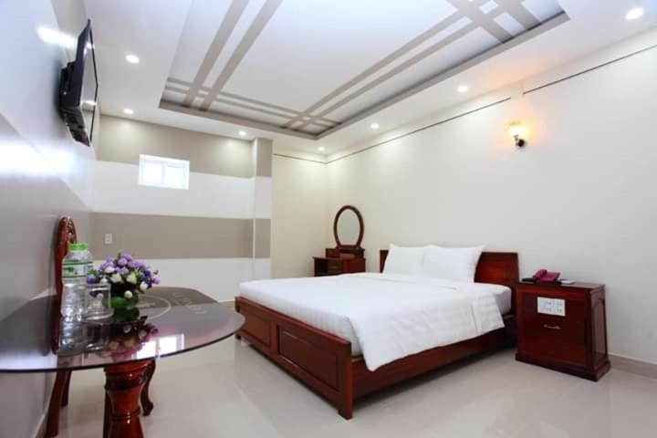 Khach San Long Ty Hotel Ca Mau Exterior photo